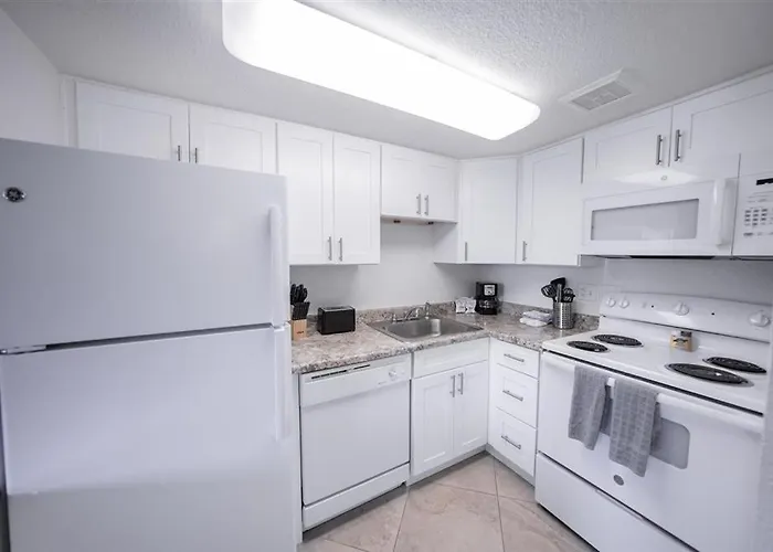 211 Fully Furnished 1br Suite-outdoor Pool Apartment