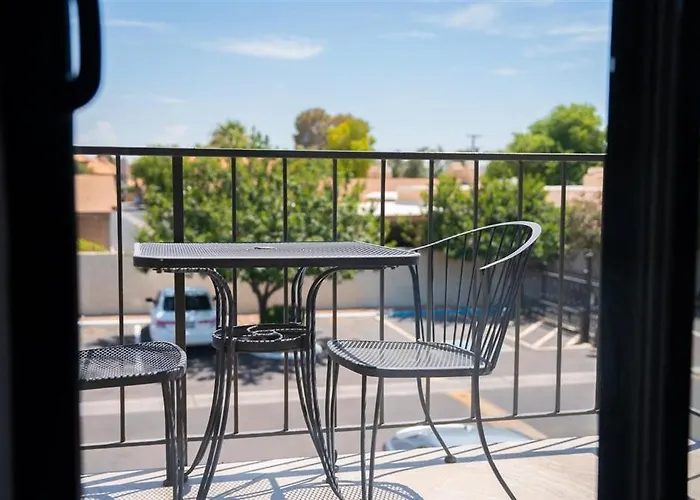 211 Fully Furnished 1br Suite-outdoor Pool *