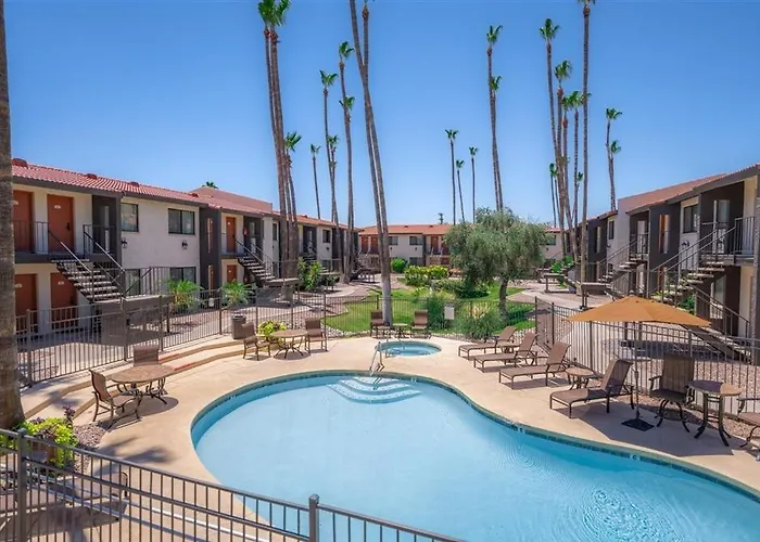 211 Fully Furnished 1br Suite-outdoor Pool Apartment